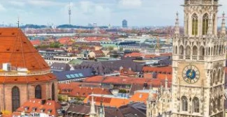 Munich: Old Town & Viktualienmarkt City Walk in German